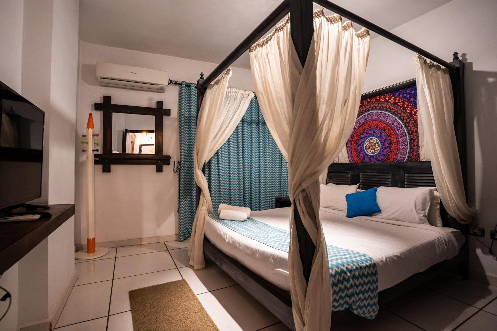 Hotel Pyramids Gem Plaza à Kafret el-Gabal Extérieur photo