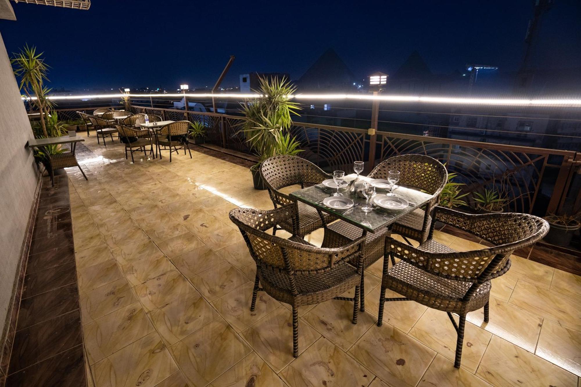 Hotel Pyramids Gem Plaza à Kafret el-Gabal Extérieur photo