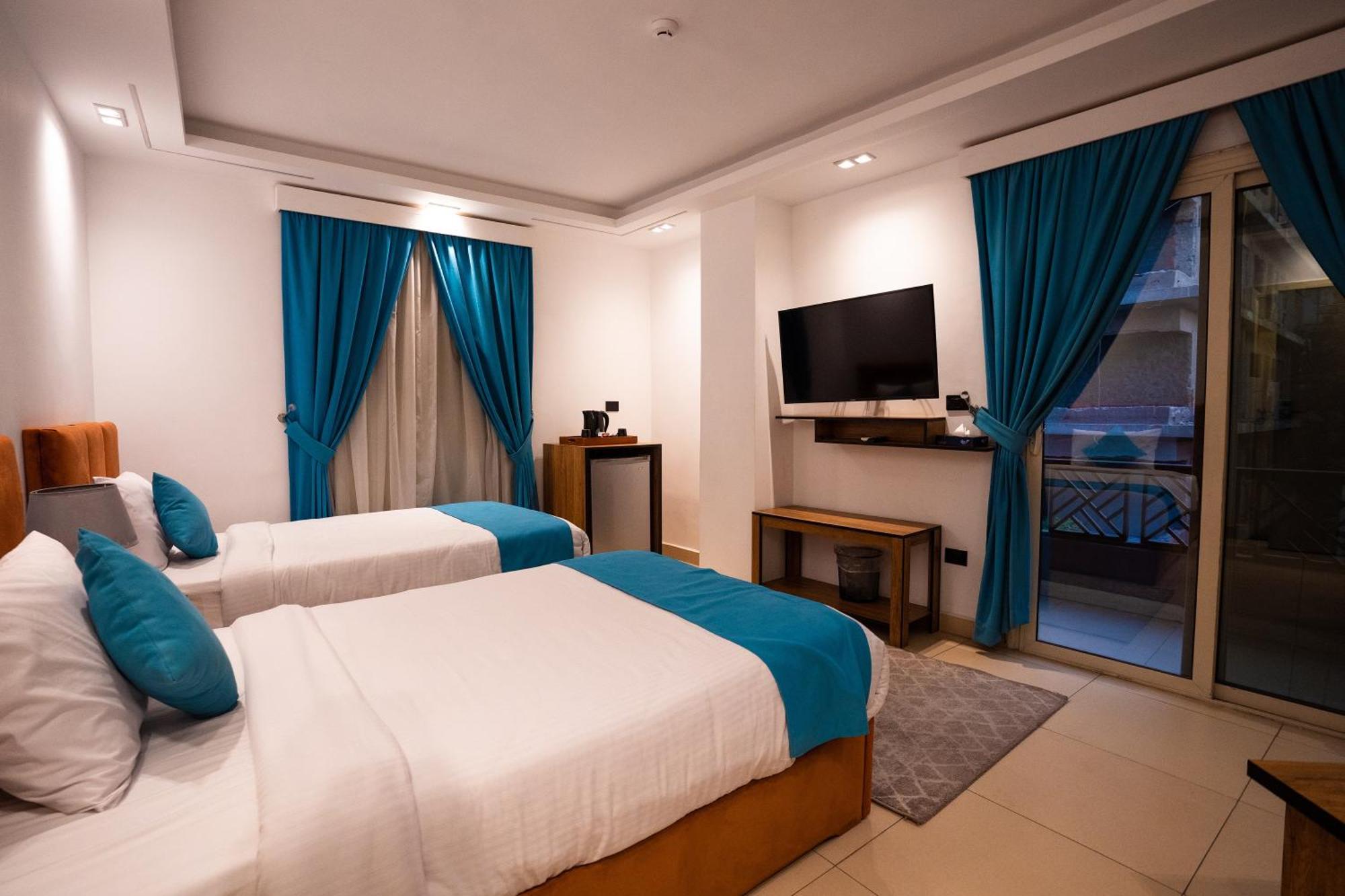 Hotel Pyramids Gem Plaza à Kafret el-Gabal Extérieur photo